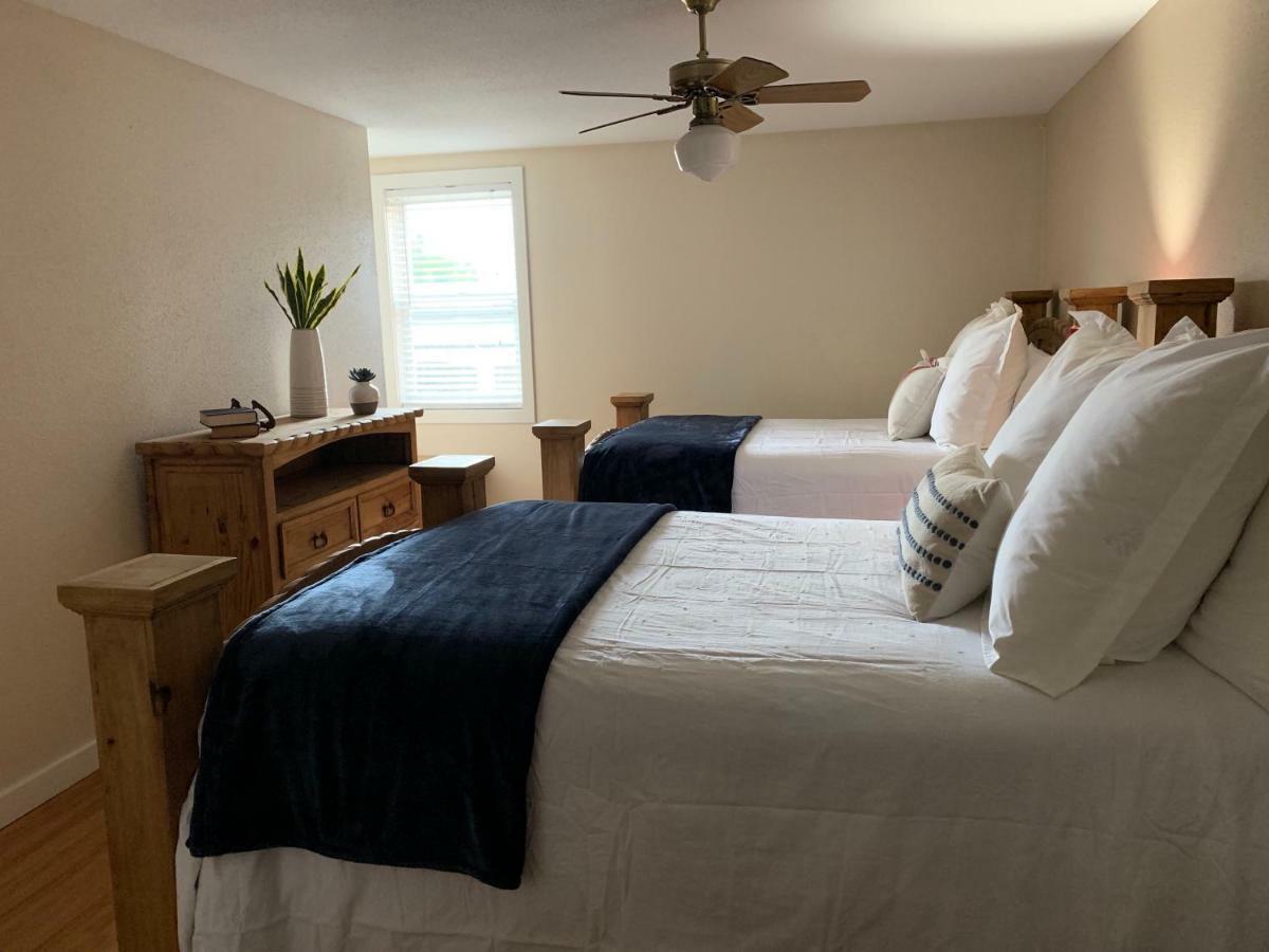 Schmitz Bed & Breakfast Нью Браунфелс Экстерьер фото